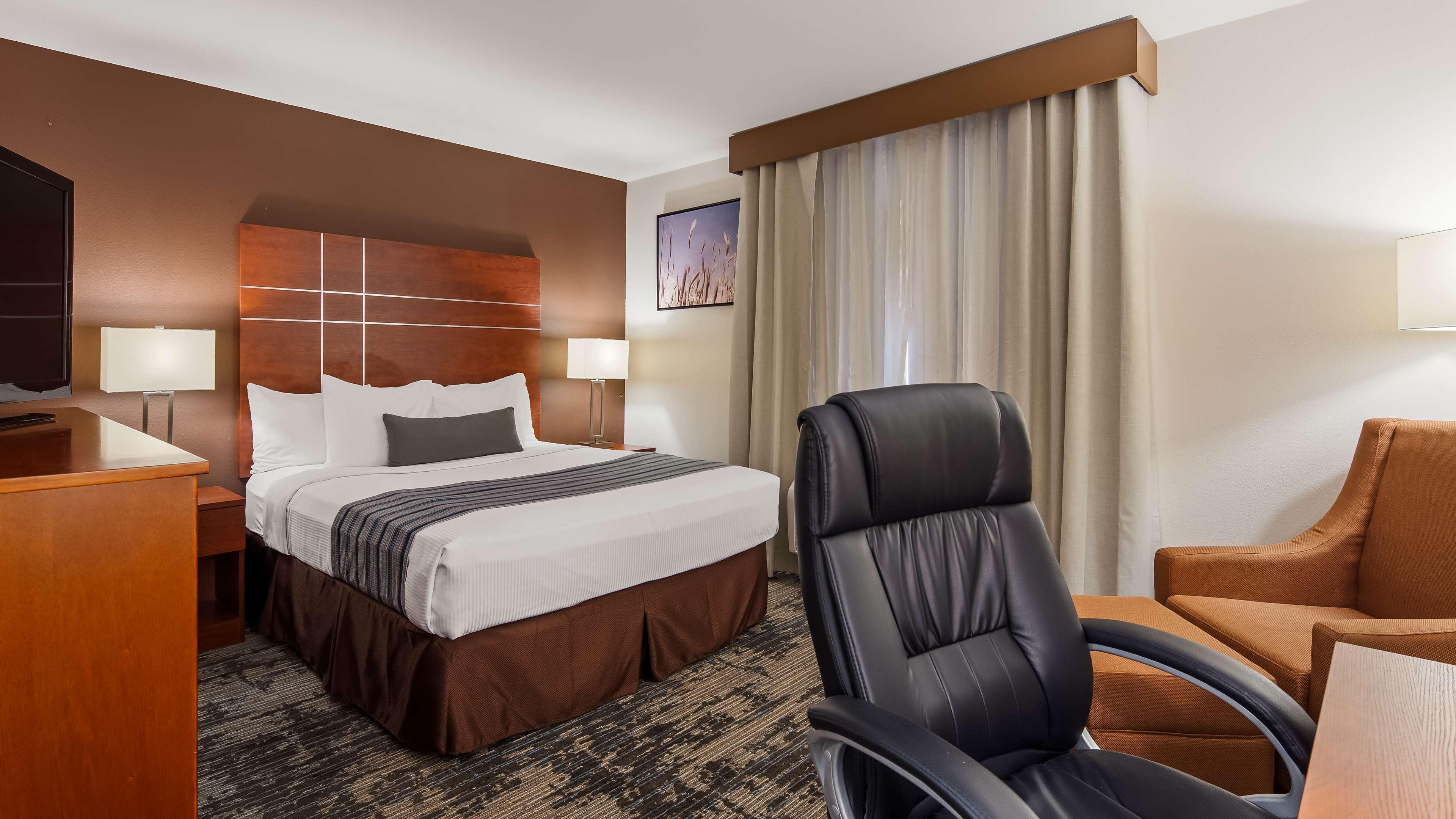 Best Western Plus Wakeeney Inn & Suites Екстер'єр фото