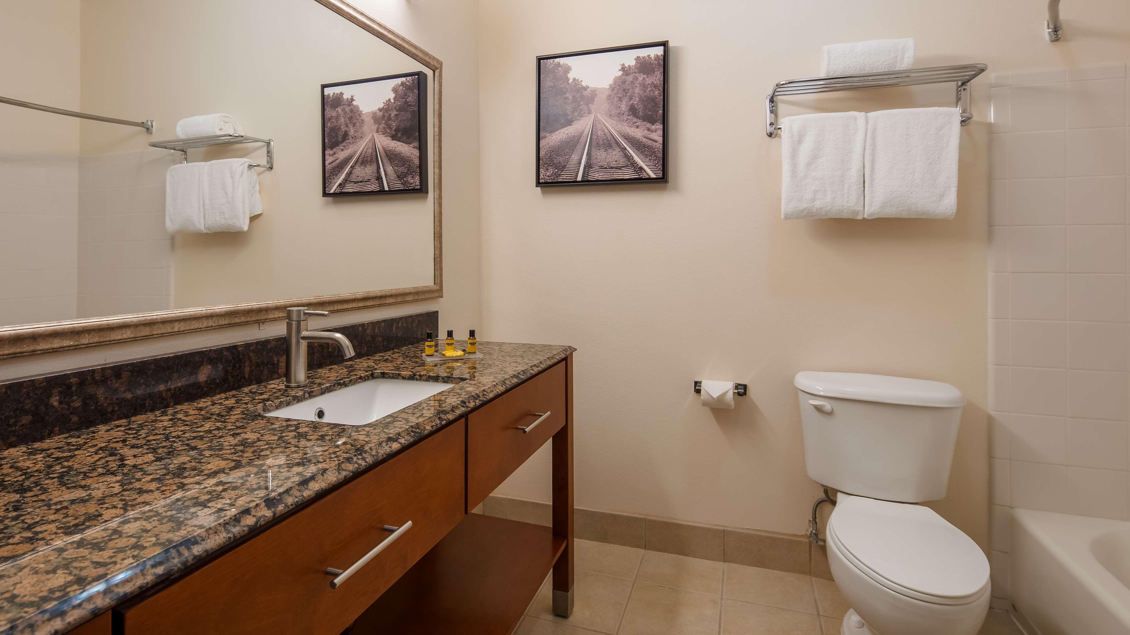Best Western Plus Wakeeney Inn & Suites Екстер'єр фото