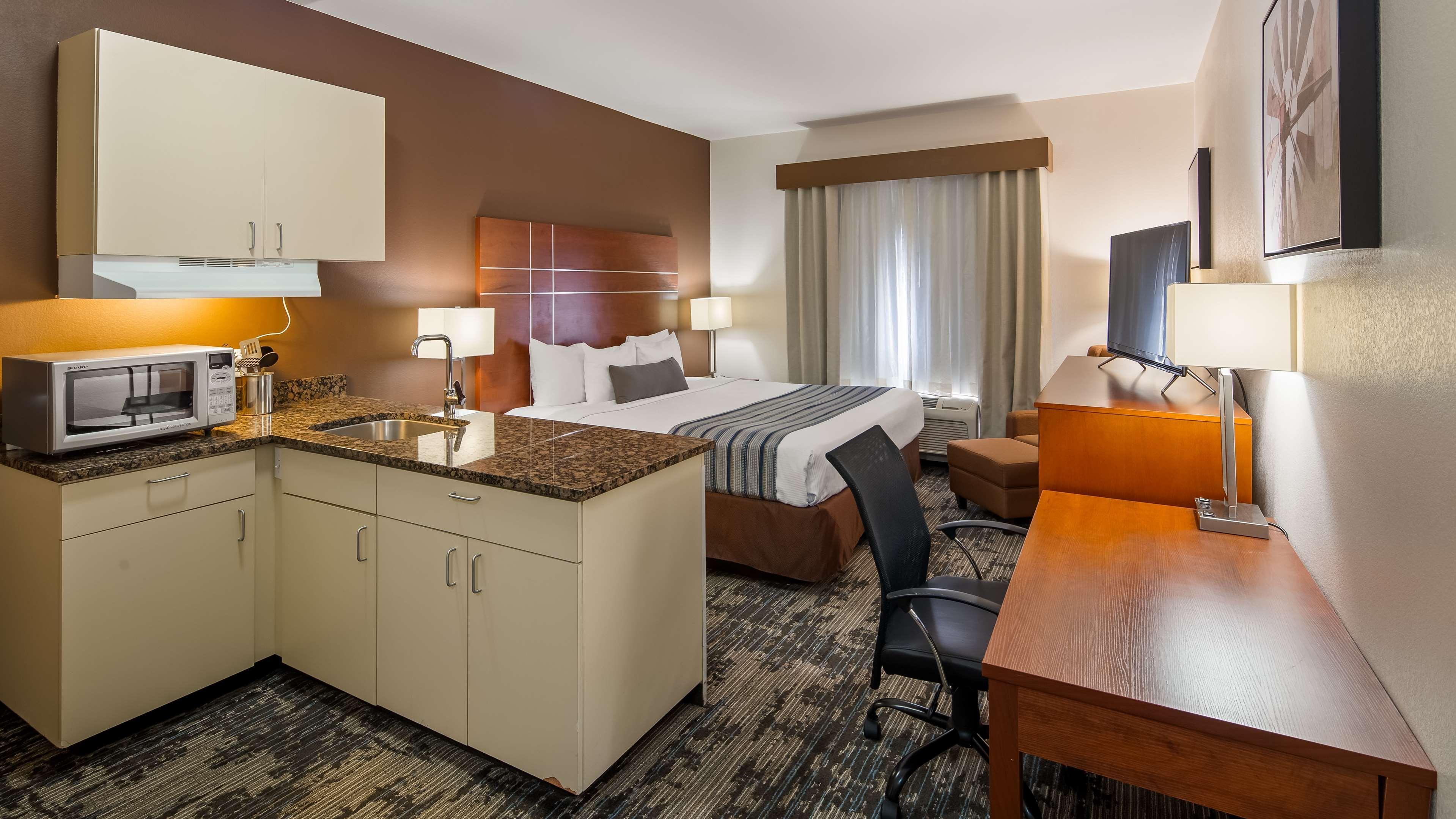 Best Western Plus Wakeeney Inn & Suites Екстер'єр фото