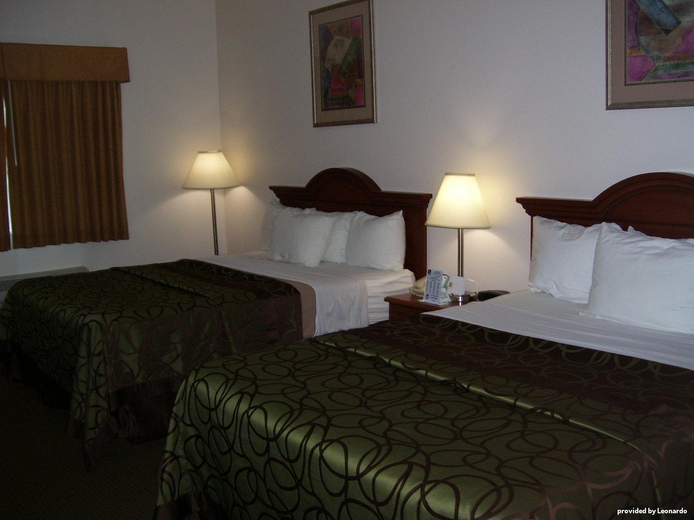 Best Western Plus Wakeeney Inn & Suites Екстер'єр фото