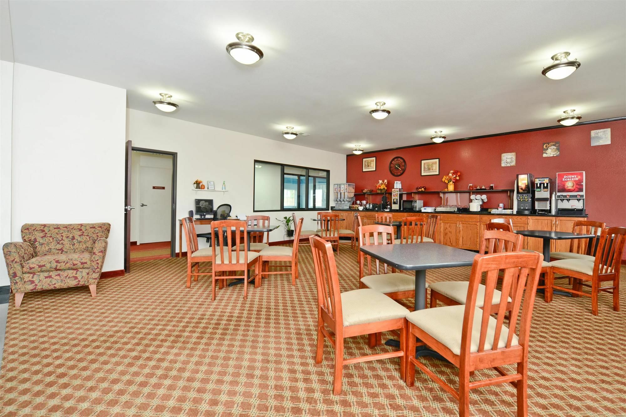 Best Western Plus Wakeeney Inn & Suites Екстер'єр фото