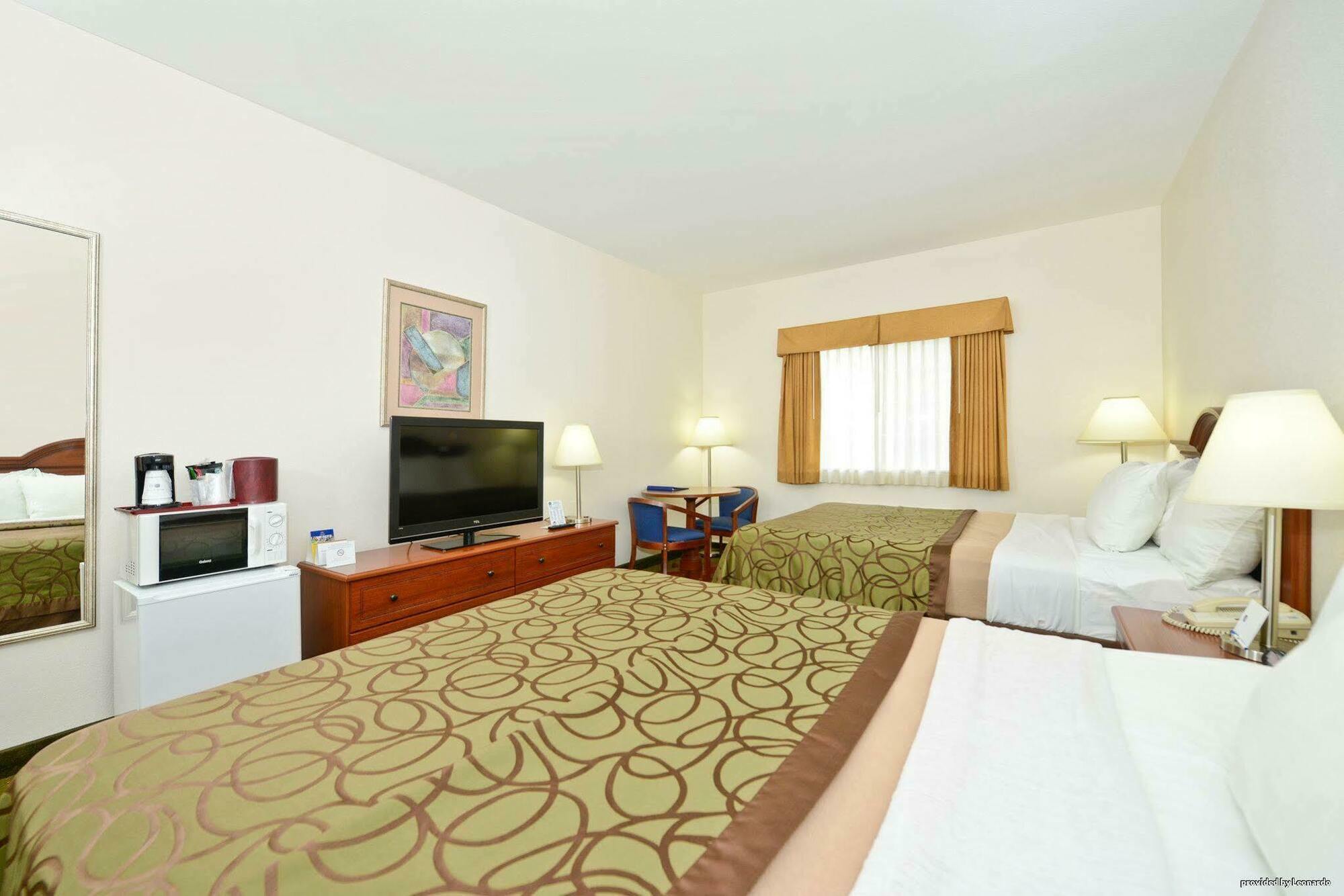 Best Western Plus Wakeeney Inn & Suites Екстер'єр фото