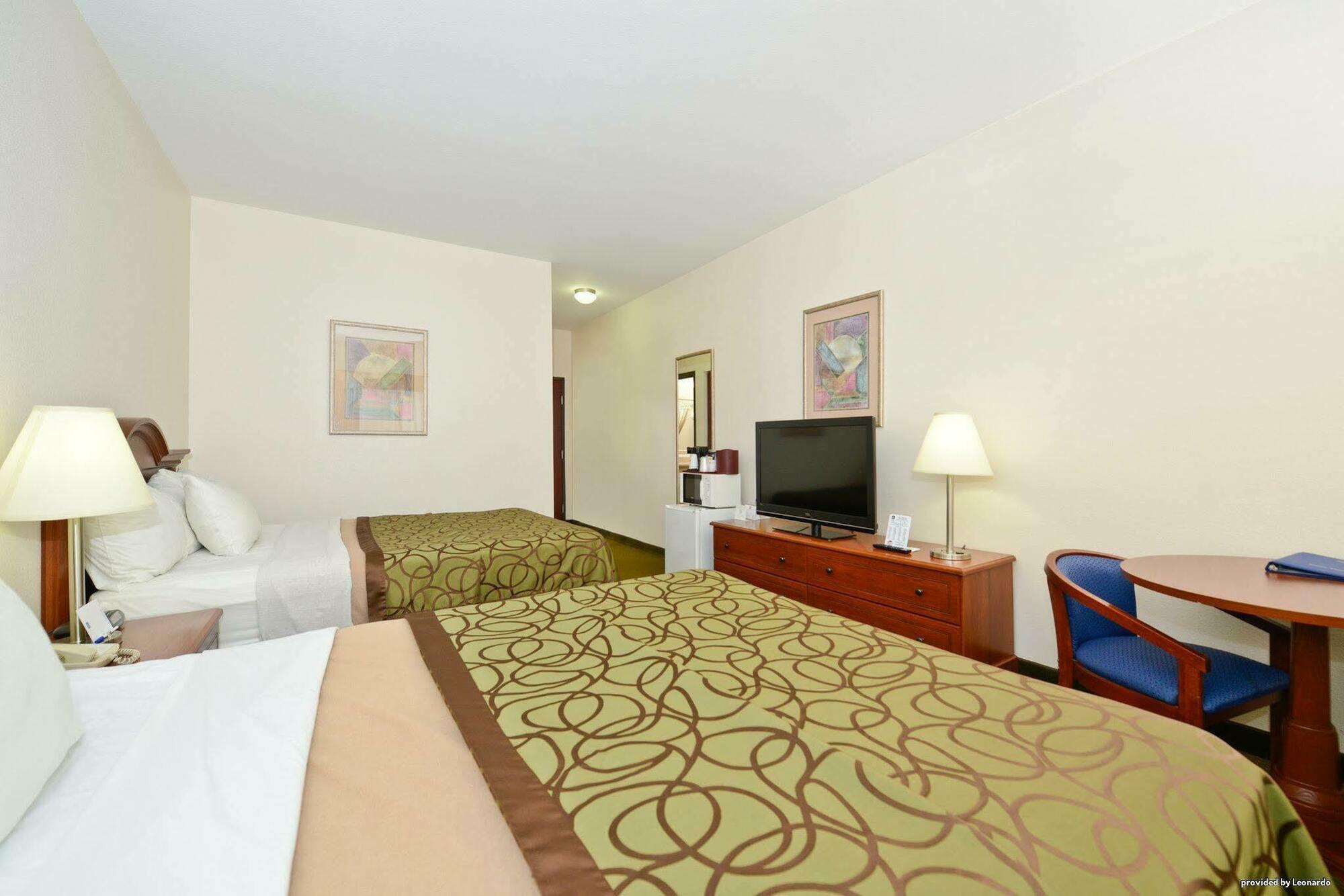 Best Western Plus Wakeeney Inn & Suites Екстер'єр фото