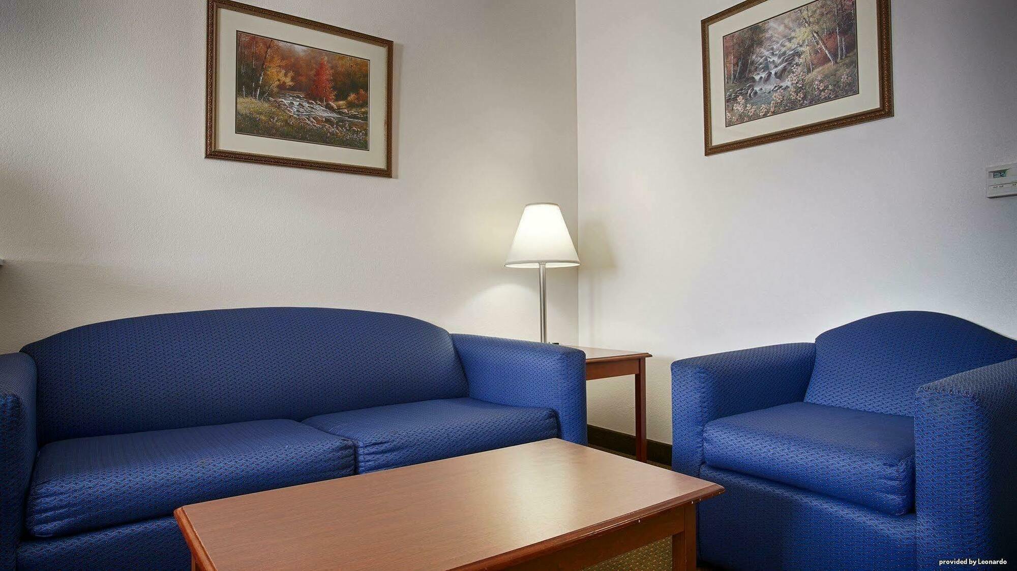 Best Western Plus Wakeeney Inn & Suites Екстер'єр фото